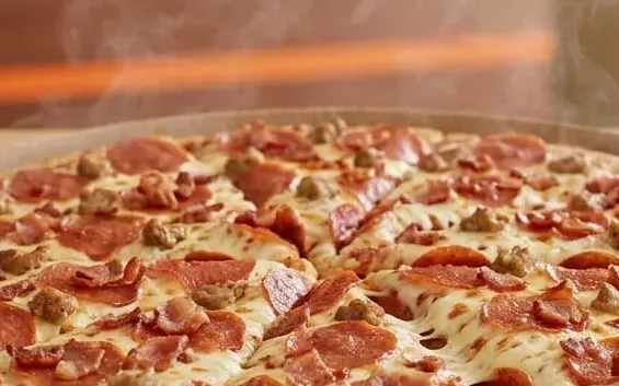 Pizza 3 Meat Treat - Little Caesars México